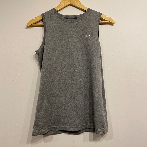 Nike Light Grey Crew Neck Sleeveless Muscle Tee Tank top Size Medium - Picture 1 of 3